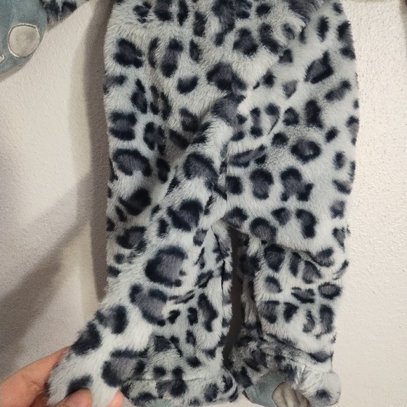 Snow Leopard Baby 1 Piece Hooded Jumpsuit 0-3 Months - Picture 6 of 12